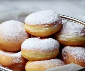 آموزش آشپزی؛ طرز تهیه پیراشکی کرم دار با طعم نوستالژی + اندازه دقیق مواد اولیه