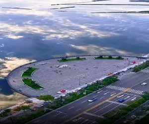 معماری خلاقانه؛ بزرگراه ساختن لب دریاچه انقد آب شفافه انعکاس ابرا 20 دنیای وارونه شده