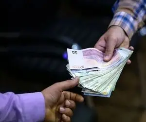 انتقاد از افزایش ناچیز حقوق کارمندان
