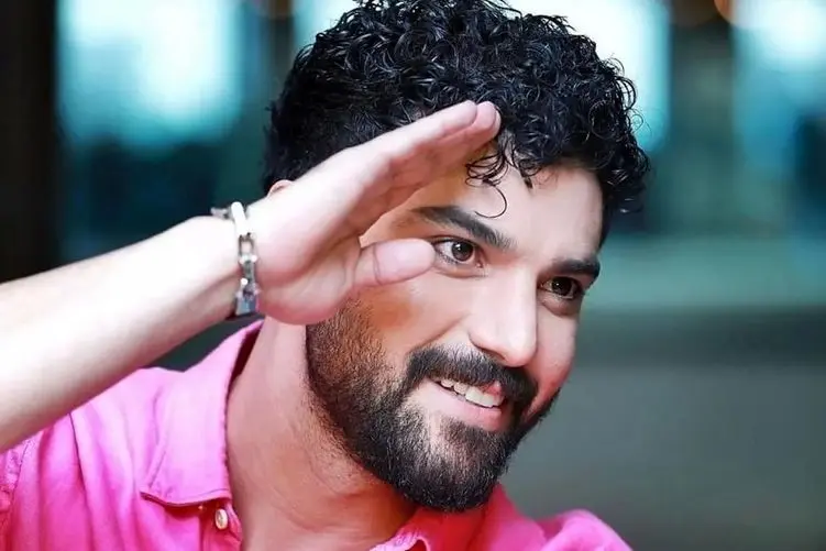 فان کده؛ عمو فقط سینا مهراد که از بچه کار میکشه بقیه اداشم نمیتونن درآرن