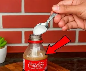 ترفندهای خانه داری؛ با نمک و کوکاکولا سرویس بهداشتی رو برق بنداز