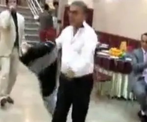 آواز شادیسم؛ بازیگر معروف دید عروسی فامیلش ساکته پاشد رقصید شاباش بارون شده چه رقصی