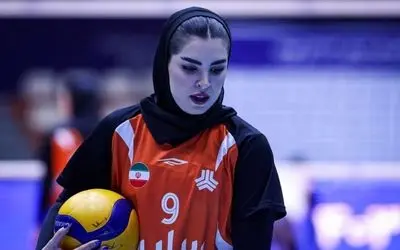 این زن اولین خرید زنوزی برای فصل بعد تراکتور