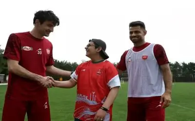 مهمان خاص پرسپولیسی‌ها؛ نوجوانی که سرطان را شکست داد