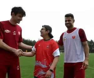 مهمان خاص پرسپولیسی‌ها؛ نوجوانی که سرطان را شکست داد