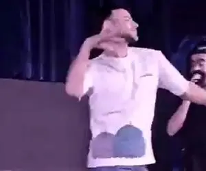 آواز شادیسم؛ شازده بی خجالت جلو مور و ملخ آدم کش و قوسی به کمر میده و میرقصه حَظ کنون