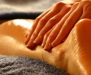 زن 40 ساله مشهدی مردان غریبه را ماساژ می داد!