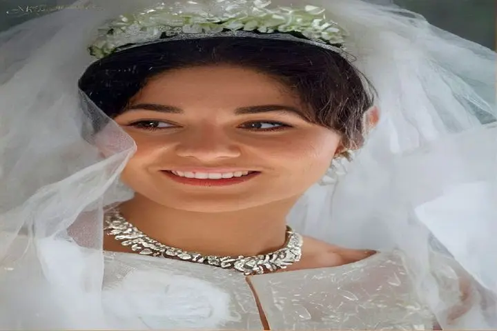 سفر به ایام قدیم؛ فیس دوران بلوغ فرح مخلوع با چتری؛ شبیه ایناروس شده