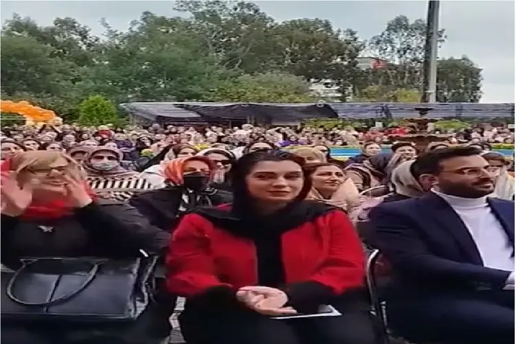 آواز شاد؛ الیکا عبدالرزاقی با آهنگ مازنی نتونس آروم بشینه زد زیر آواز جشنواره رو هواس