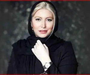 سلفی خوش آب و رنگ فریبا نادری با گوشی 34 میلیونی اش 