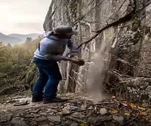 معماری خلاقانه؛ عمرا باورت بشه کوه رو کند توش چه خونه ای ساخت گرم و نرم و رویایی