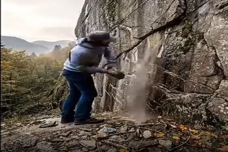 معماری خلاقانه؛ عمرا باورت بشه کوه رو کند توش چه خونه ای ساخت گرم و نرم و رویایی