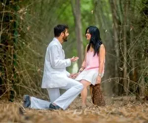 خواستگاری عجیب پسر روی پله برقی از دختر جوان! + ویدیو
