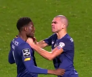 درگیری عجیب په په با هم تیمی اش!