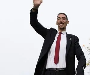 آواز محلی؛ مرد کورد چهار و نیم متری با رقصش نفس همه برید برج میلادی برای خودش