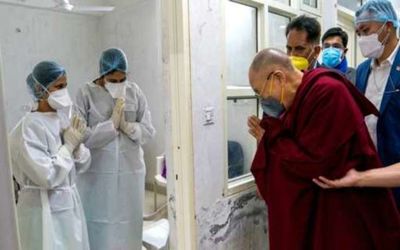 دالای لاما پس از تزریق واکسن کرونادر هند؛ خیلی مفید است