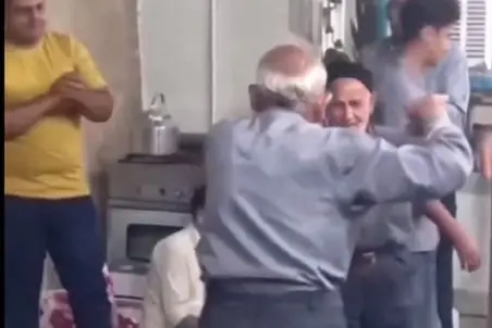 آواز شاد؛ جوون های کهن پیرمردهای امروز چه رقص گروهی تو عروسی میکنن