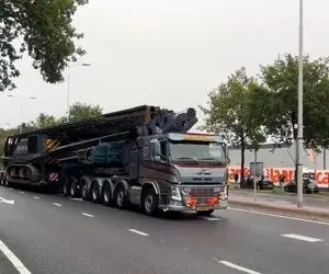 جا به جایی های جانکاه؛ ببینید کامیون های خفن حمل و نقل تو خیابون چه کورسی راه انداختن