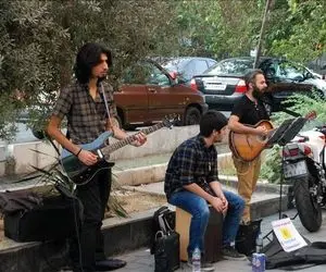 آواز خیابانی؛ پسر کرد با این اجرای زیبا تو خیابون های ترکیه همه رو دور خودش جمع کرد