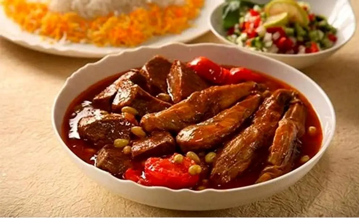 طرز تهیه خورش بادمجون با غوره / اگه میخوای همراه غذا انگشتاتم بخوری اینو درست کن