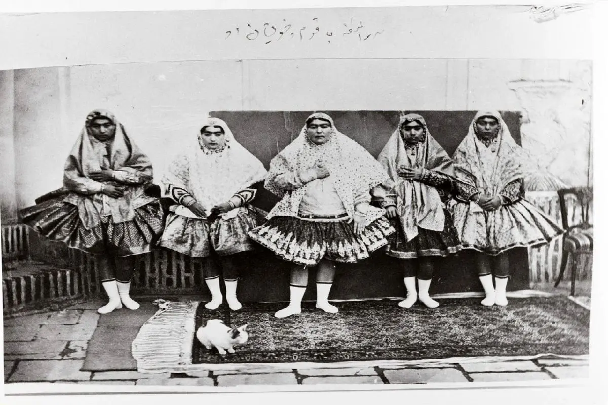 سوغات فرنگ ناصرالدین شاه و لباس باله 