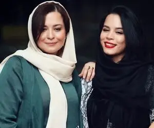 آواز هنرمندانه؛ مهراوه با تیپ سفید مشکی در منزل سوپر لاکچریش نوازندگی کرد فوق العاده