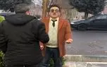 کلیپ فان؛ مرد خودشو زده به کوری ایستگاه مردم رو میگیره