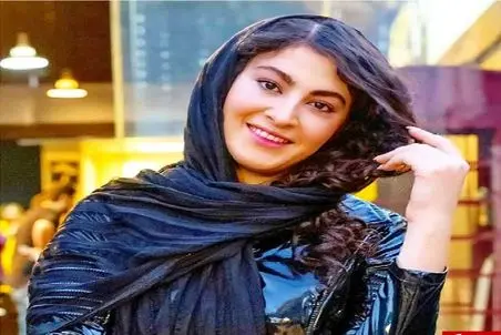 سکانس خندان؛ مریم مومن تو دوران مدرسه که میره رو درخت آواز میخونه / چه شری بودا