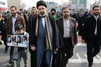 تنها ویدیو منتشر شده از آیت‌ الله مجتبی خامنه‌ای رهبر سوم جمهوری اسلامی ایران