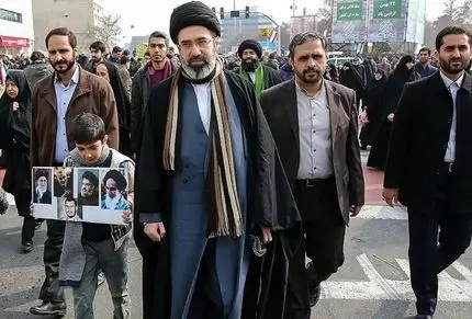 تنها ویدیو منتشر شده از آیت‌ الله مجتبی خامنه‌ای رهبر سوم جمهوری اسلامی ایران