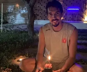 عکس فرهاد قائمی و همسرش در آغوش هم!