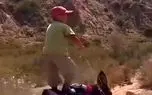 آواز محلی؛ پسر عشایر رو الاغ وایساده با آهنگ ناری ناری چه هنرنمایی دست گرم کنی میره آواز محلی؛ پسر عشایر رو الاغ وایساده با آهنگ ناری ناری چه هنرنمایی دست گرم کنی میره