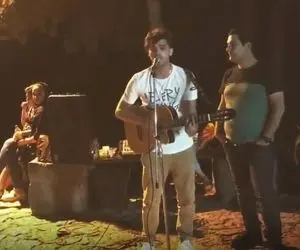 آواز خیابانی؛ اکیپ بی بی با حس شوق و بغض آهنگ بیا کنارم رو خوندن فقط خانومه که محو شد