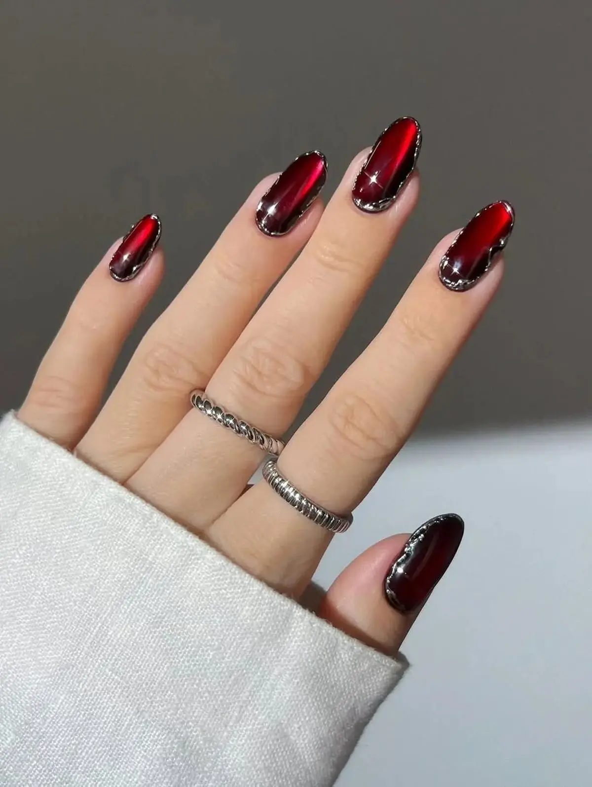 طراحی لاک قرمز