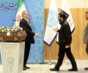 (عکس) مختل کننده سخنوری پزشکیان در دانشگاه تهران چه رابطه‌ ای با سعید جلیلی دارد؟ 