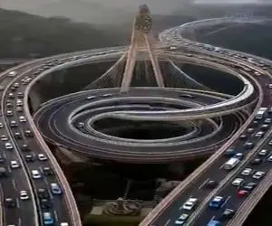 معماری خلاقانه؛ پل ساختن با الهام از ترن هوایی از ارتفاع 800 متری لیز میخوری کف زمین