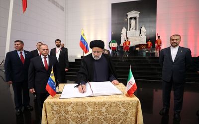تصاویر «دست‌خط» ۸ رییس‌جمهور ایران از بنی‌صدر تا رئیسی