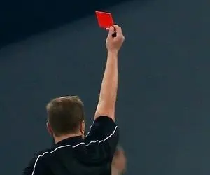 (ویدئو) سریع‌ترین اخراج تاریخ؛ کارت قرمز در ثانیه ۵!  