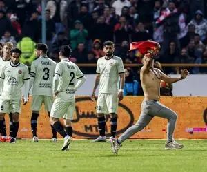 خودزنی؛ چرا می‌خواهید تماشاگران را از فوتبال بگیرید؟