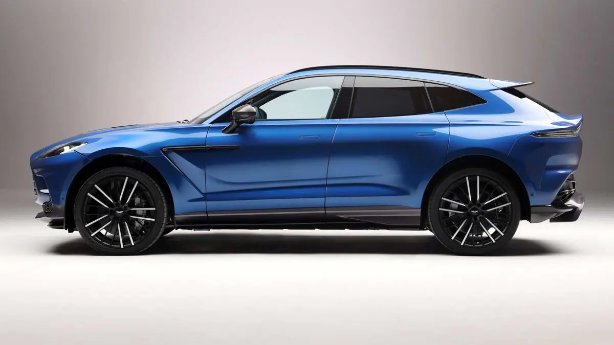 aston-martin-dbx707-side-view