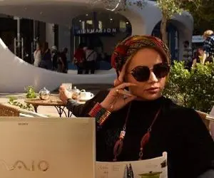 عکس هنری شبنم قلی خانی با درخت انار در ویلای با کلاسش!