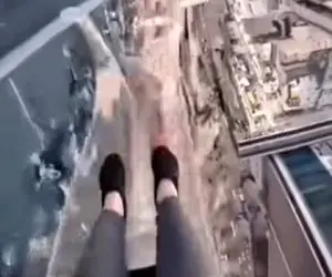 معماری خلاقانه؛ تو طبقه 94 برج سرسره سقوط آزاد ساختن زیر پات خالیه سکته میزنی