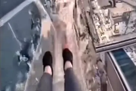 معماری خلاقانه؛ تو طبقه 94 برج سرسره سقوط آزاد ساختن زیر پات خالیه سکته میزنی