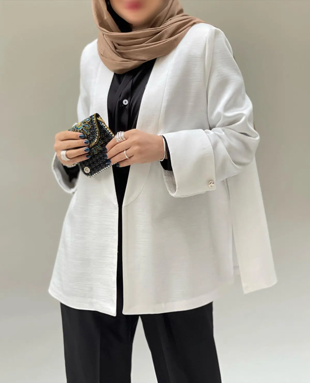 womens-short-linen-coat-model-3