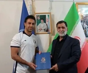 فرهاد مجیدی با استقلال سه ساله تمدید کرد+عکس