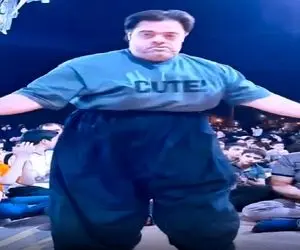 آواز شاد؛ پسر سندروم داون با زیرشلواری جوری رقصید مجلس رو انگشت کوچیکش میچرخه