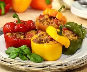 طرز تهیه دلمه فلفل دلمه ای؛ خوشمزه ترین فلفلی که تابحال خورده اید