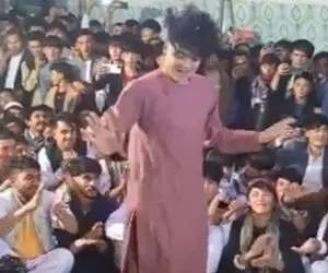 آواز پر طمطراق؛ رقص پر جنب و جوش بچهای جاغوری وسطیه انگار برق گرفتتش انقدر لرزوند