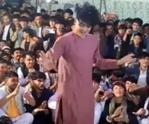 آواز پر طمطراق؛ رقص پر جنب و جوش بچهای جاغوری وسطیه انگار برق گرفتتش انقدر لرزوند