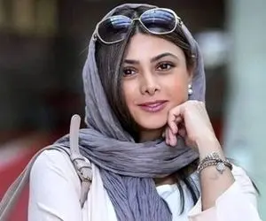 تیپ عجیب آزاده صمدی در جشنواره فجر